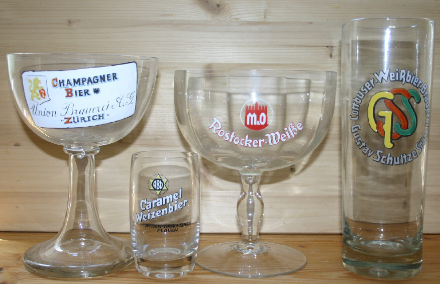 Seltene Weissbierschalen und Becher (Foto: Weizenglasmuseum)
